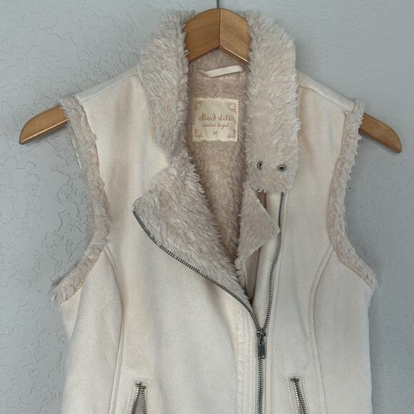 Altar’d State Faux Suede Fuzzy Vest Moto Cream Fall Preppy Zipper Soft Girl Cozy - Picture 3 of 8